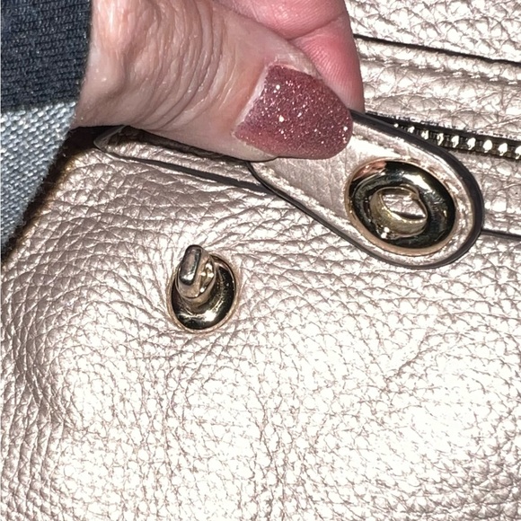 Coach Taylor Tote in Metallic pebble leather - Picture 8 of 8